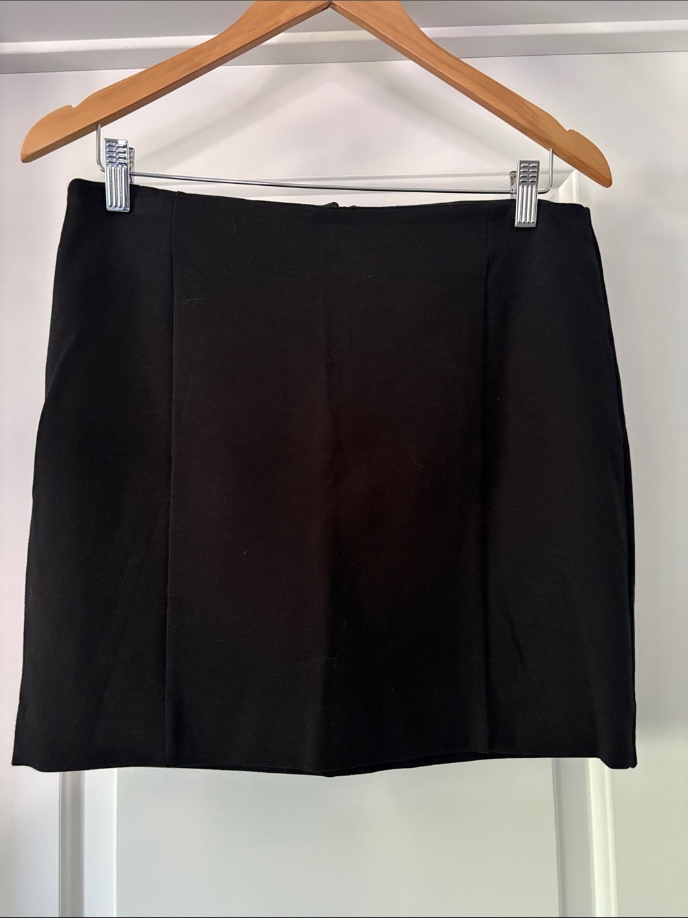 White House Black Market Black Mini Skirt – Sleek Straight Cut